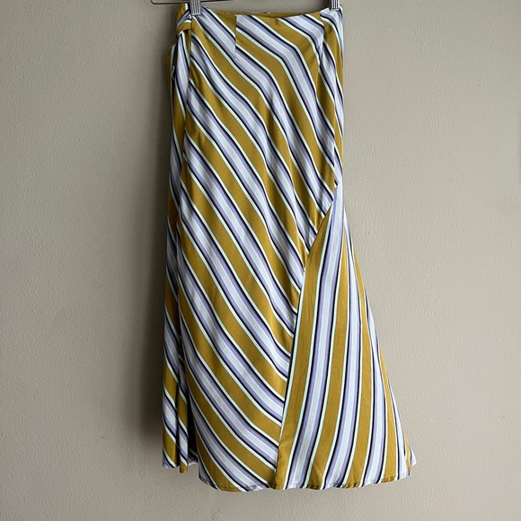 ASTR The Label Wrap Skirt - Picture 5 of 9